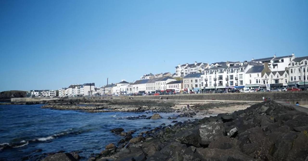 Вилла Enfield Street House Behind Portstewart Promenade With Partial Sea View From Front 3 Bed Sleeps 7 Экстерьер фото