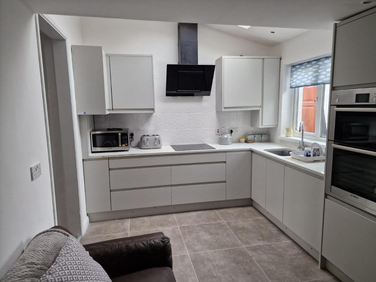 Вилла Enfield Street House Behind Portstewart Promenade With Partial Sea View From Front 3 Bed Sleeps 7 Экстерьер фото